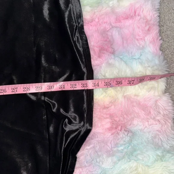 NWT KAIMILAN Chic Velvet Dress with Beige Accents - Picture 9 of 15